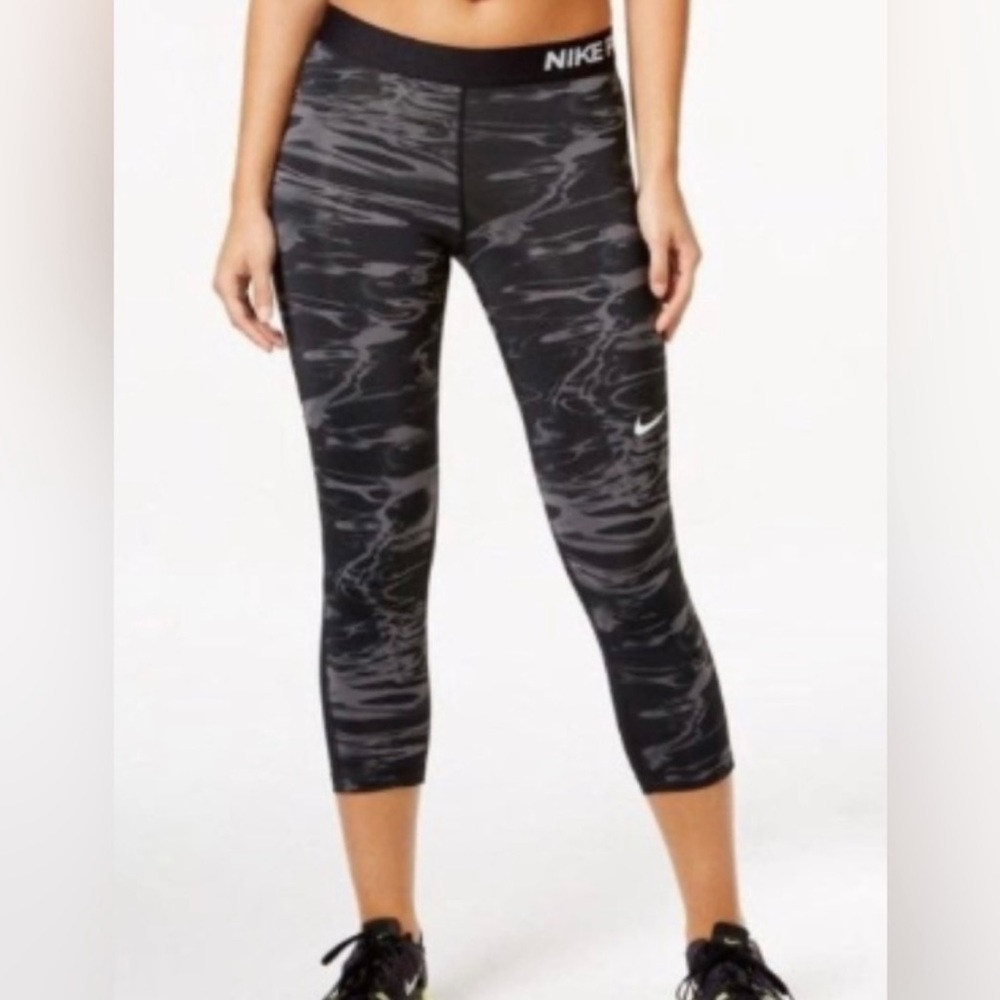 Nike Pro Dri-FIT Capri Leggings